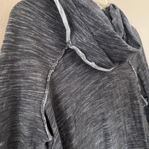 Free People Coccon Cowl Neck Pull over Top size S - Picture 6 of 9